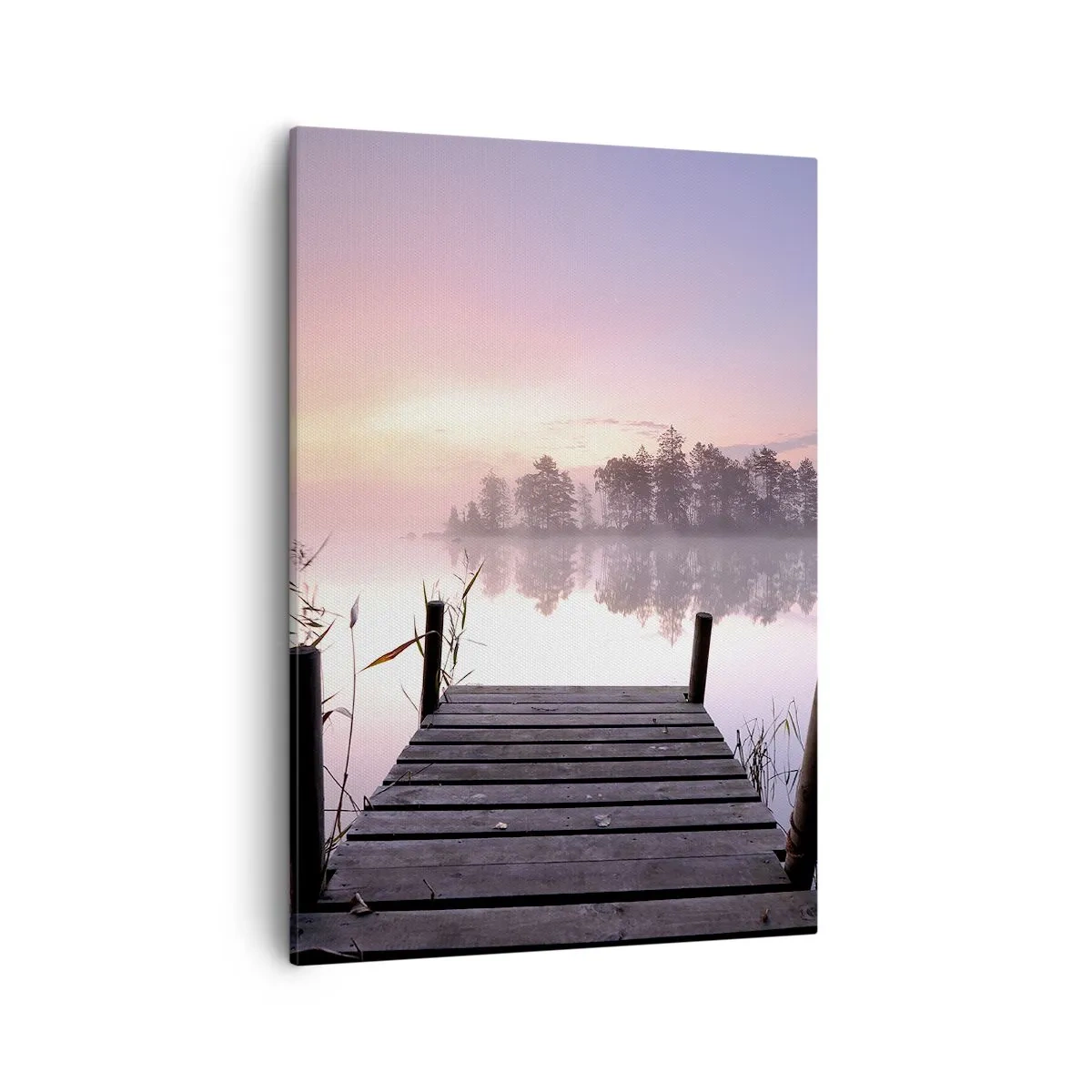 Bild auf Leinwand - Leinwandbild - Ein Steg am Seeufer im Morgengrauen mit Nebel und pastellfarbenem Himmel - 50x70cm - Aus dem lila Nebel ... - Moderne Wanddekoration für Wohnzimmer und Schlafzimmer ARTTOR