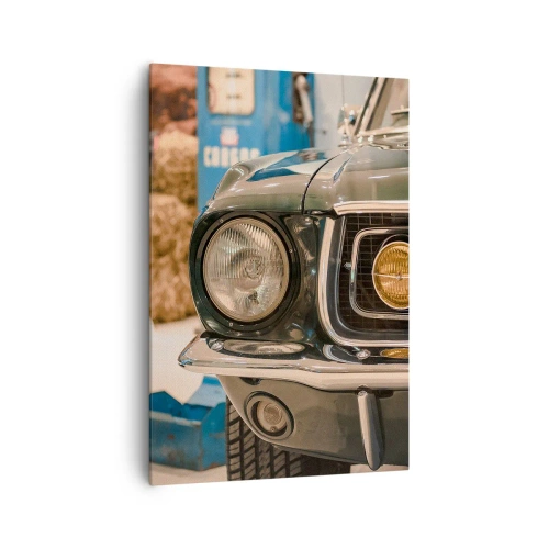 Bild auf Leinwand - Leinwandbild - Ein kultiges Retro-Auto in klassischer Umgebung - 70x100cm - Treffen mit einer Legende - Moderne Wanddekoration für Wohnzimmer und Schlafzimmer ARTTOR