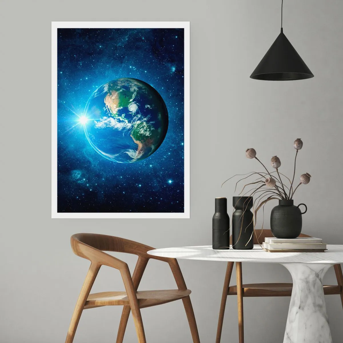 Poster - Blick auf die Erde aus dem Weltraum vor dem Hintergrund der Sterne - 50x70cm - Wir sind im Himmel - Moderne Wanddekoration für Wohnzimmer und Schlafzimmer ARTTOR