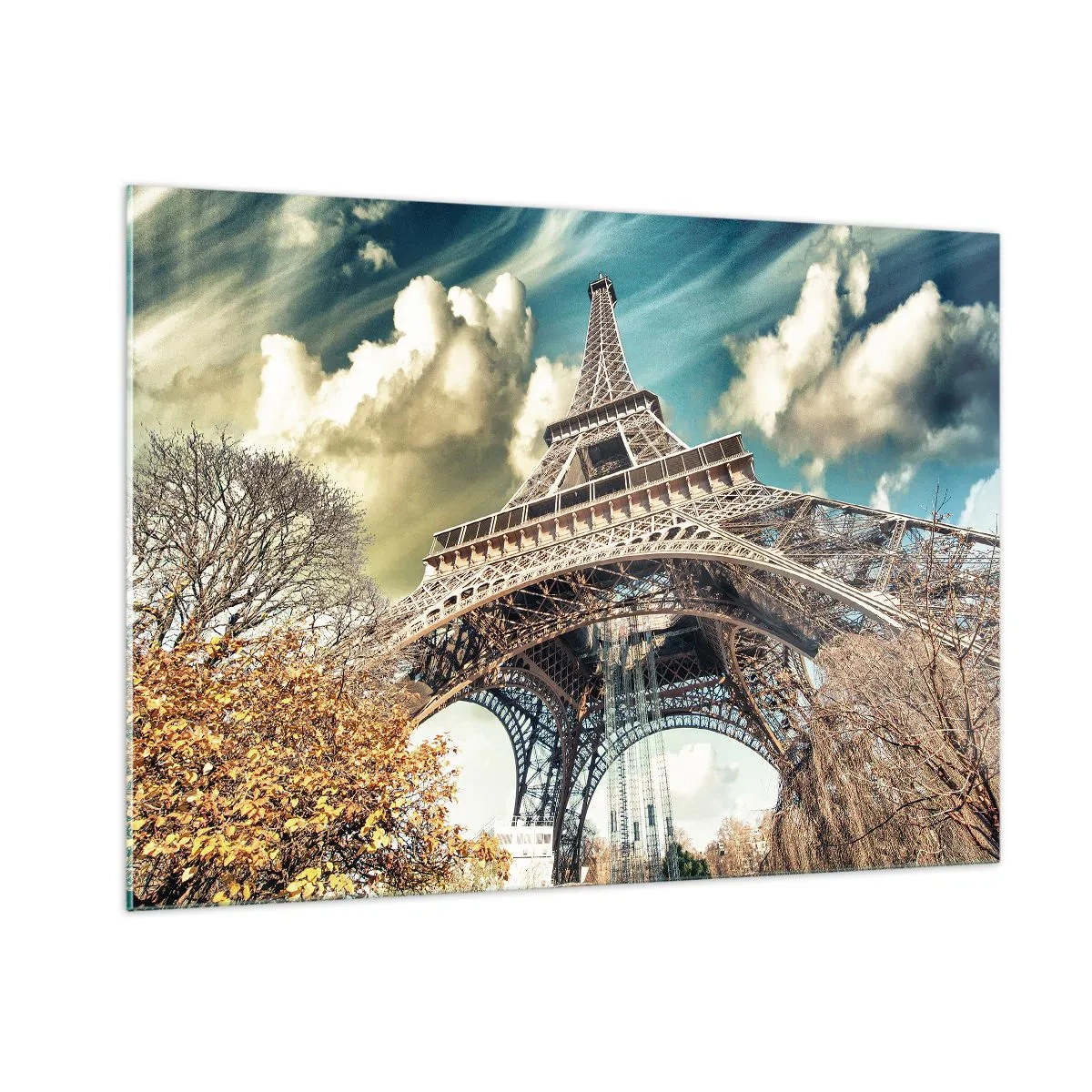 Glasbild - Bild auf glas - Der Eiffelturm in einer Herbstlandschaft vor einem dynamischen Himmel - 100x70cm - Und im Herbst in Paris ... - Moderne Wanddekoration für Wohnzimmer und Schlafzimmer ARTTOR