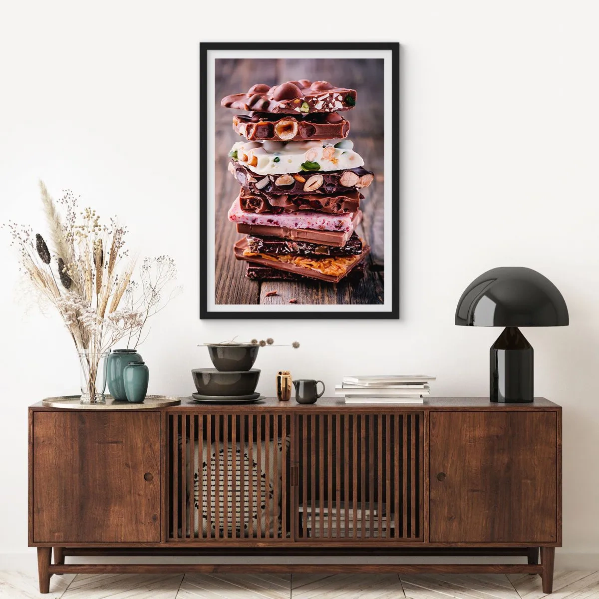 Poster in einem schwarzem Rahmen - Ein Stapel Schokoriegel mit Nüssen und Früchten - 50x70cm - Entzückende Aussicht - Moderne Wanddekoration für Wohnzimmer und Schlafzimmer ARTTOR