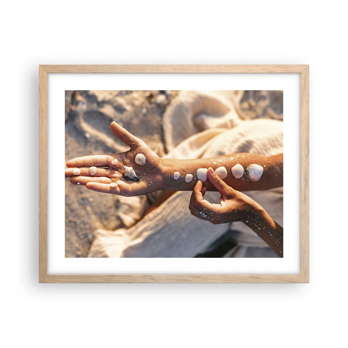 Poster in einem Rahmen aus heller Eiche - Schönheit an Ihren Fingerspitzen - 50x40 cm