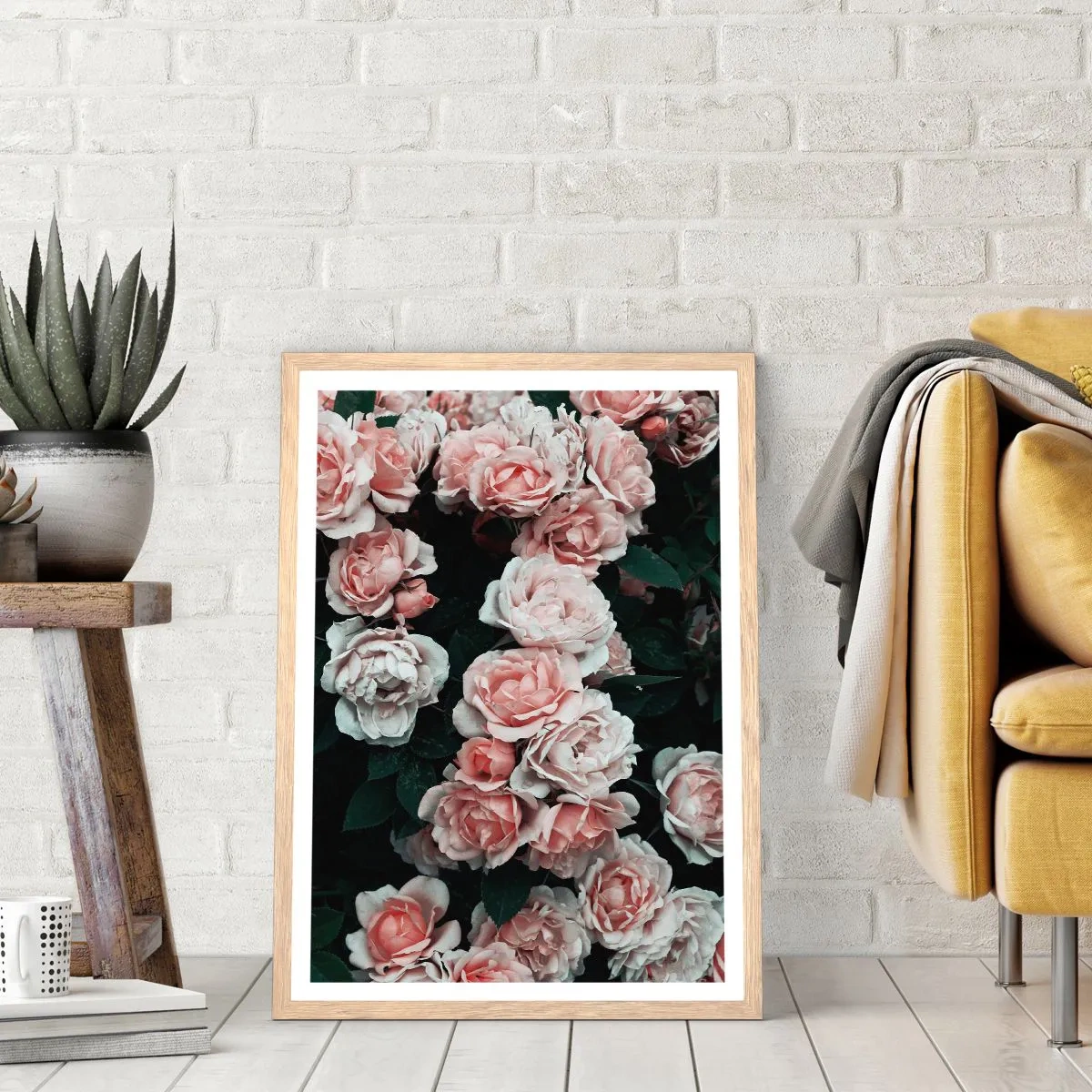 Poster in einem Rahmen aus heller Eiche - Rosen-Ensemble - 50x70 cm