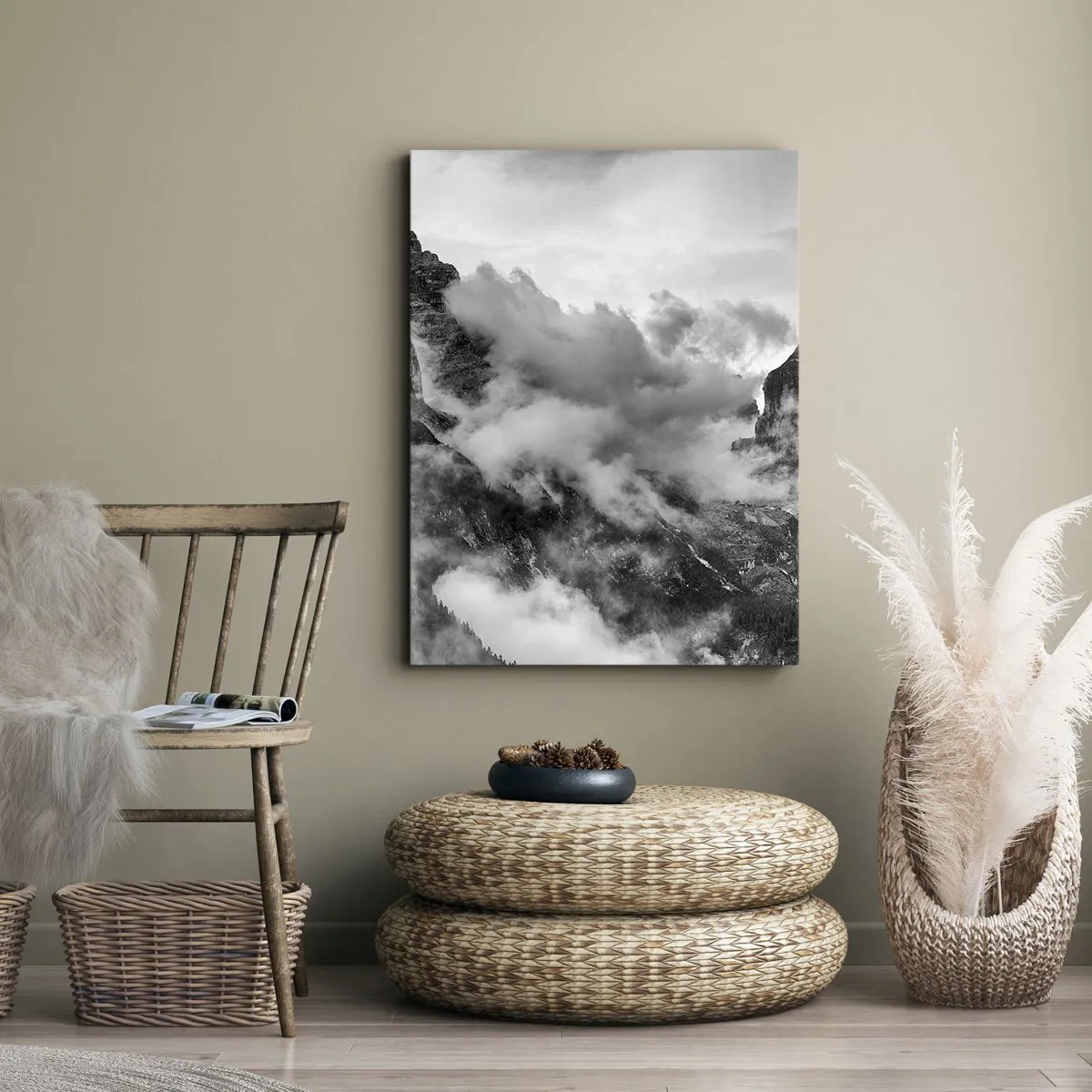 Bild auf Leinwand - Leinwandbild - Schwarz-Weiß-Ansicht der von Wolken umgebenen Berge - 70x100cm - Schön und grausam - Moderne Wanddekoration für Wohnzimmer und Schlafzimmer ARTTOR