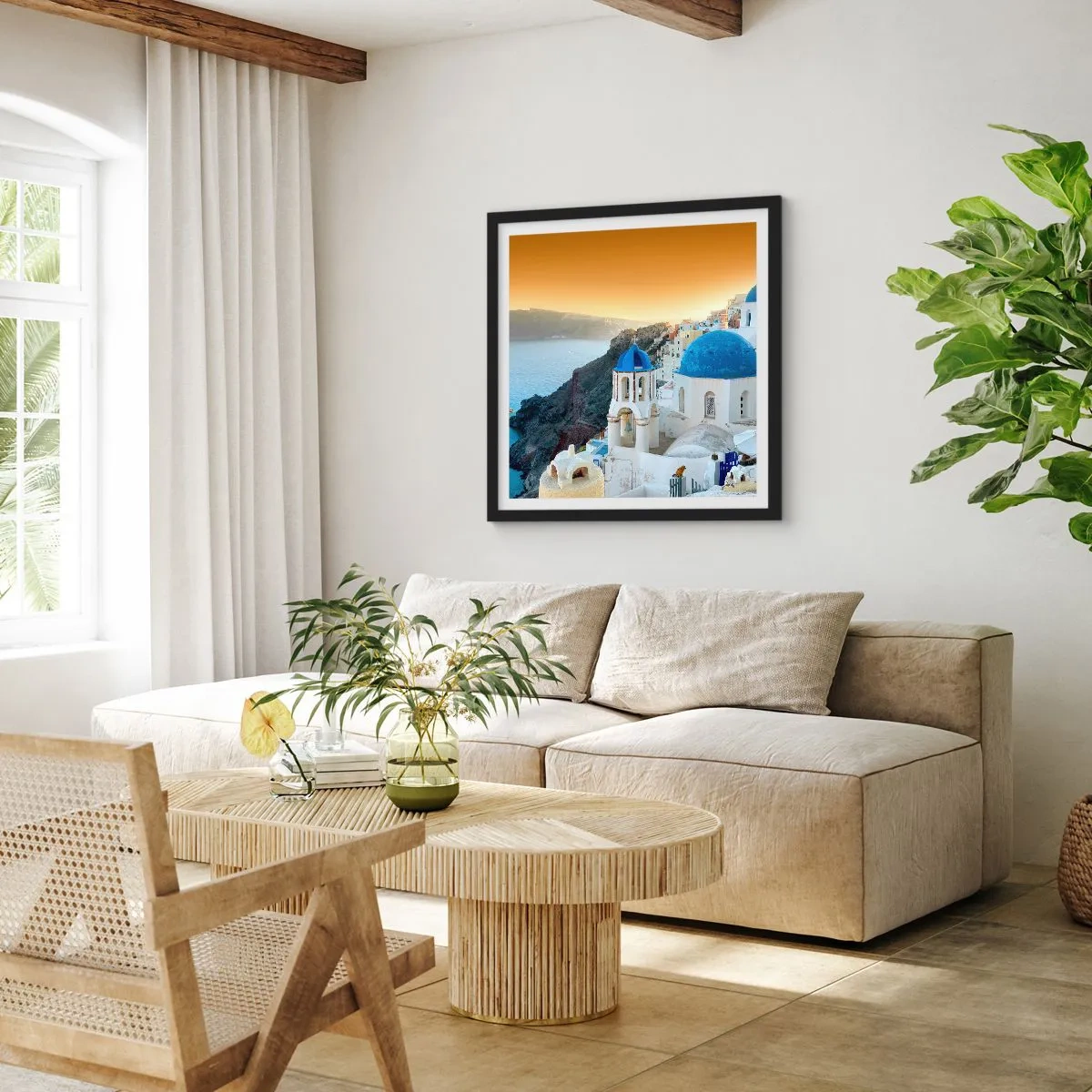 Poster in einem schwarzem Rahmen - Santorini - an die Felsen gekuschelt - 40x40 cm