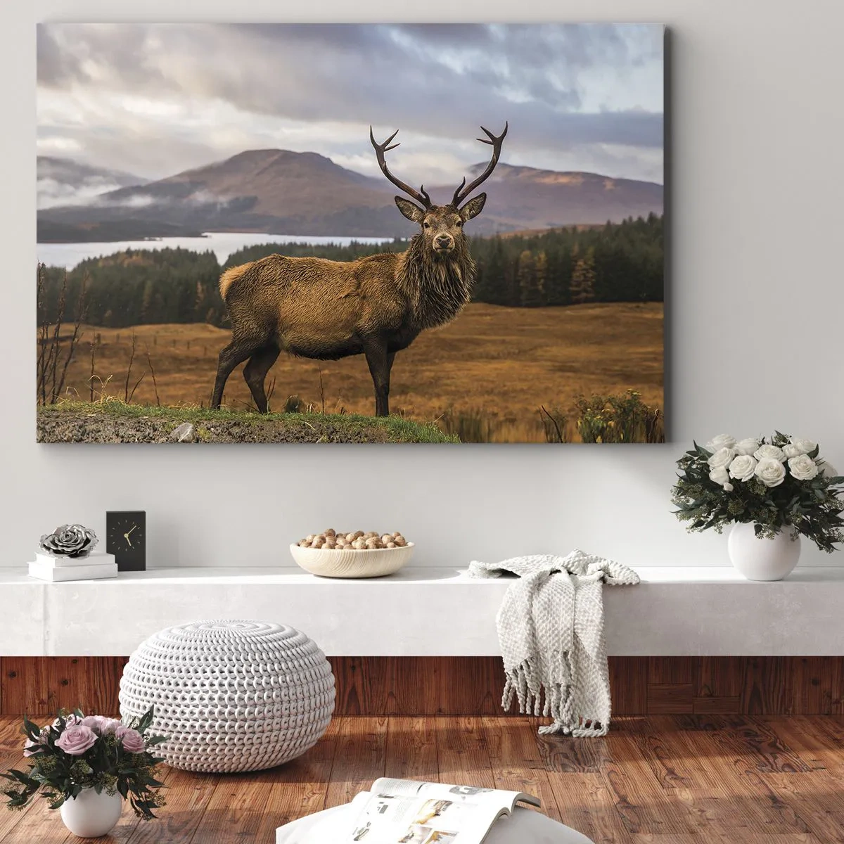 Bild auf Leinwand - Leinwandbild - Ein Hirsch vor der Kulisse einer Berglandschaft mit Seen und Wäldern - 70x50cm - Die Majestät der Natur - Moderne Wanddekoration für Wohnzimmer und Schlafzimmer ARTTOR