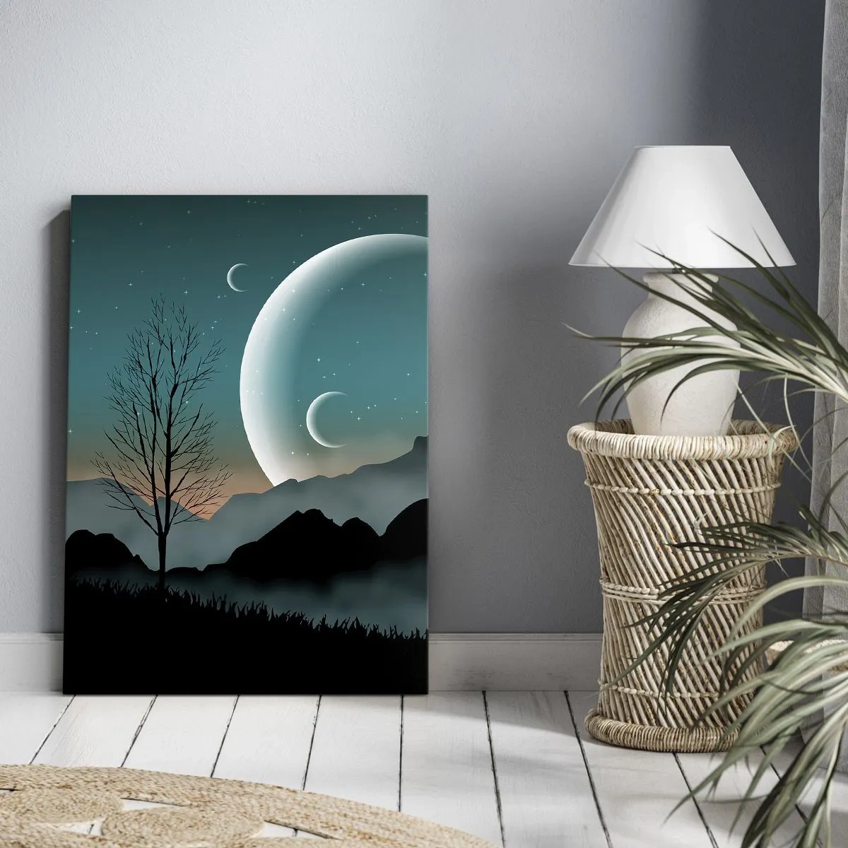 Bild auf Leinwand - Leinwandbild - Neblige Berge mit dem Mond und einem einsamen Baum - 70x100cm - Karneval in der Sternenacht - Moderne Wanddekoration für Wohnzimmer und Schlafzimmer ARTTOR