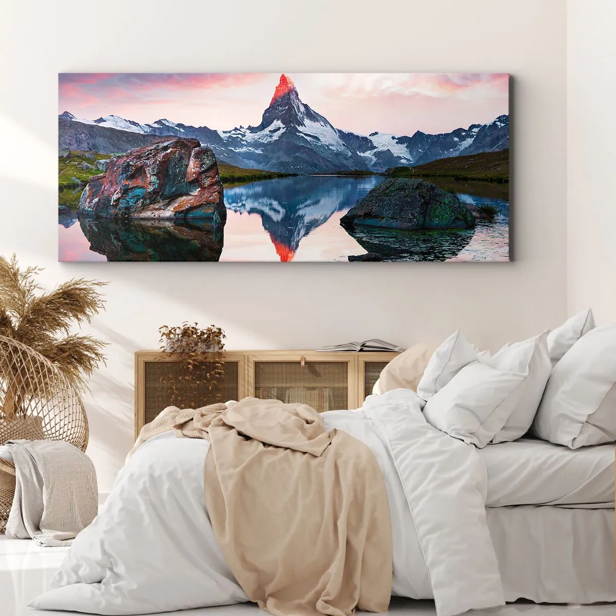 Bild auf Leinwand - Leinwandbild - Ein Berggipfel spiegelt sich bei Sonnenuntergang in einem See - 160x50cm - Das Herz der Berge ist heiß - Moderne Wanddekoration für Wohnzimmer und Schlafzimmer ARTTOR