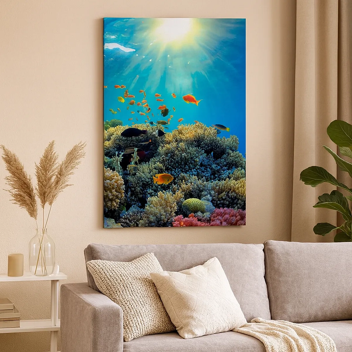 Bild auf Leinwand - Leinwandbild - Korallenriff mit Fischen in den Sonnenstrahlen unter Wasser - 50x70cm - Unterwasserschätze - Moderne Wanddekoration für Wohnzimmer und Schlafzimmer ARTTOR