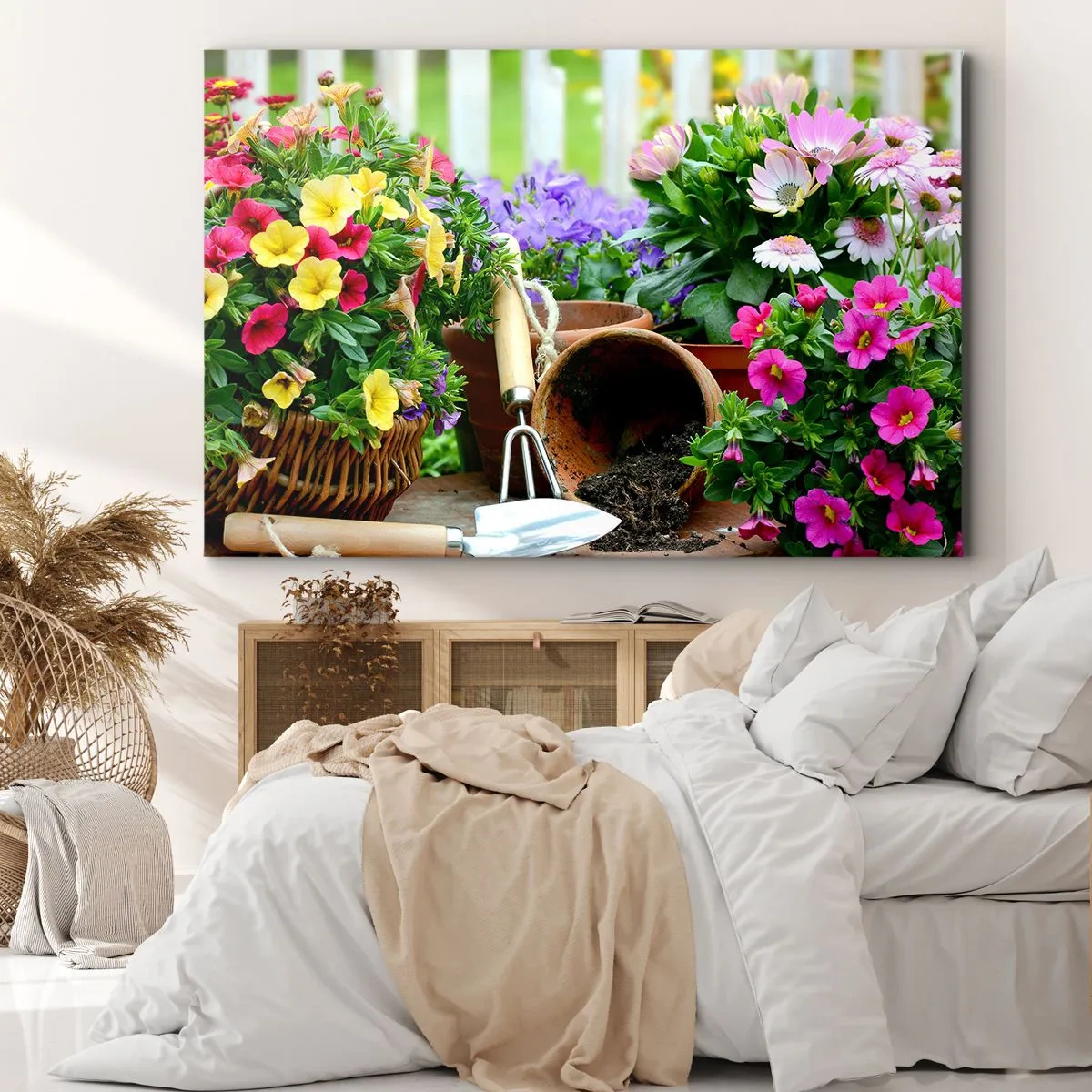 Bild auf Leinwand - Leinwandbild - Bunte Blumen in Töpfen mit Gartengeräten auf dem Tisch - 100x70cm - Zosias Garten - Moderne Wanddekoration für Wohnzimmer und Schlafzimmer ARTTOR