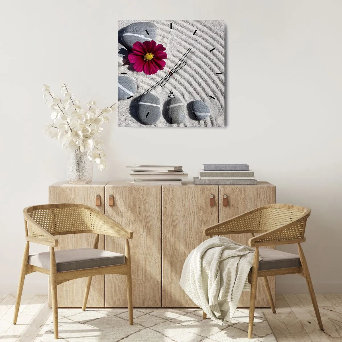 Wanduhr - Glasuhr - Steine und eine rosa Blume auf dem Sand im Zen-Stil - 30x30cm - Energie und Ruhe des Zauberkreises der Natur - Moderne Wanddekoration für Wohnzimmer und Schlafzimmer ARTTOR