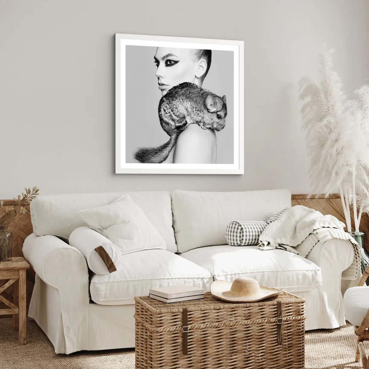 Poster in einem weißen Rahmen - Dame mit einem Chinchilla - 40x40 cm