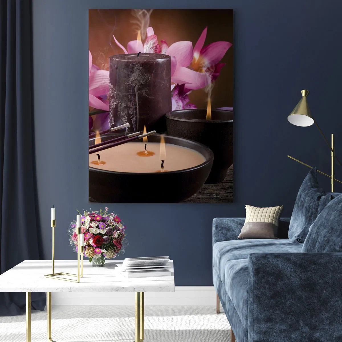 Glasbild - Bild auf glas - Buddha-Figur mit brennenden Kerzen und Räucherstäbchen - 70x100cm - Den Geist frei machen, den Körper beruhigen - Moderne Wanddekoration für Wohnzimmer und Schlafzimmer ARTTOR