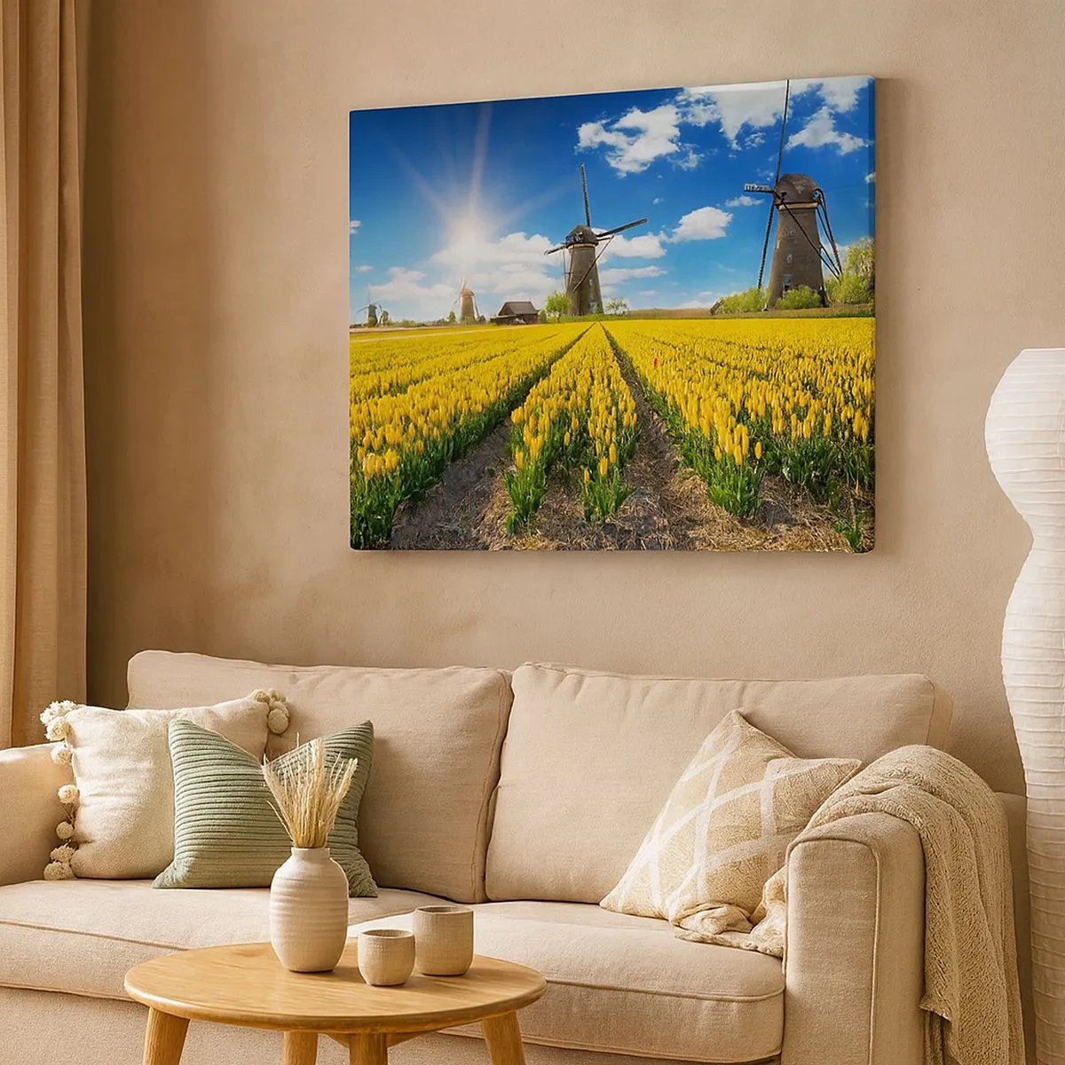 Bild auf Leinwand - Leinwandbild - Ein Feld mit gelben Tulpen mit Windmühlen am Horizont - 70x50cm - Holländischer geht's nicht - Moderne Wanddekoration für Wohnzimmer und Schlafzimmer ARTTOR