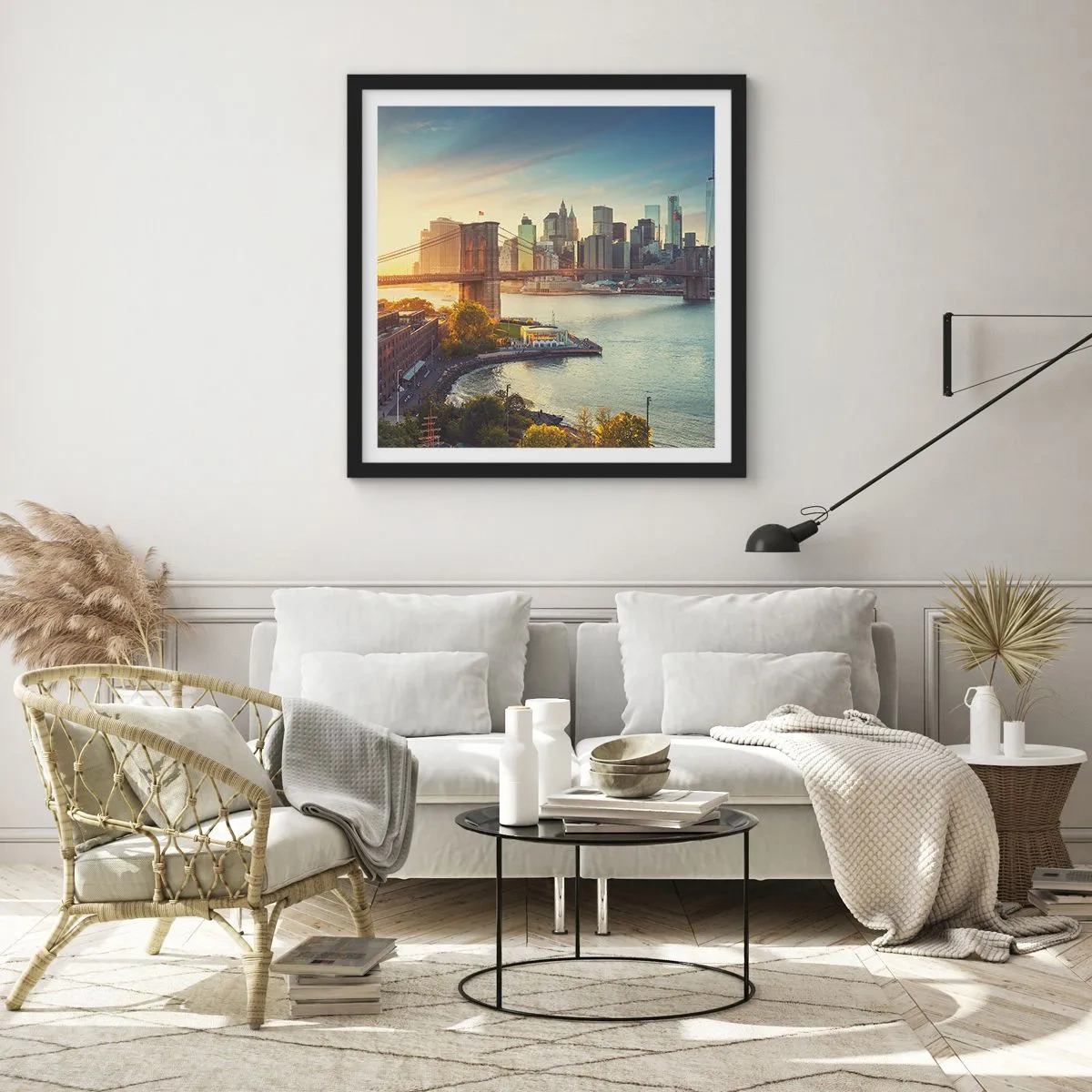 Poster in einem schwarzem Rahmen - Morgendämmerung der Großstadt - 40x40 cm