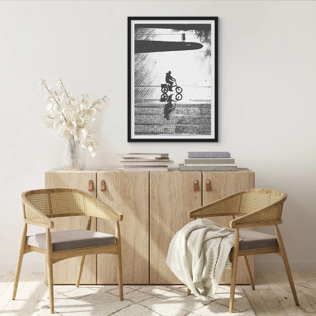 Poster in einem schwarzem Rahmen - Vor sich hin durch die Stadt - 70x100 cm