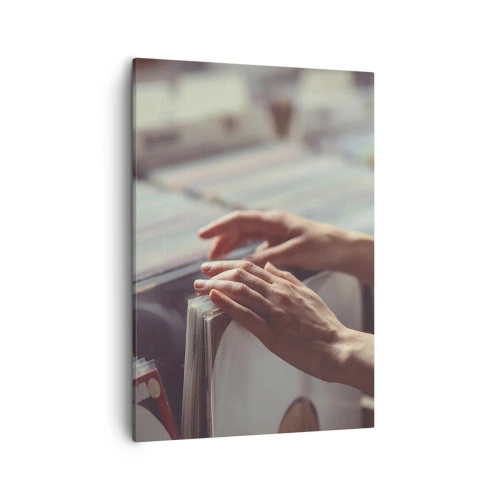 Bild auf Leinwand - Leinwandbild - Hände blättern durch eine Vinylsammlung - 50x70cm - Auf der Suche nach Emotionen - Moderne Wanddekoration für Wohnzimmer und Schlafzimmer ARTTOR