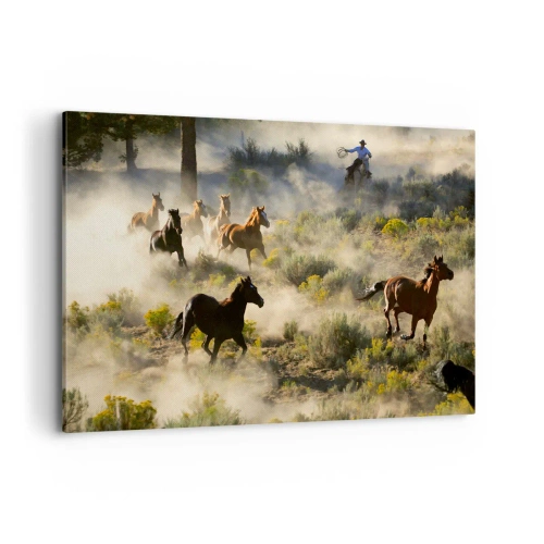 Bild auf Leinwand - Leinwandbild - Eine Herde wilder Pferde galoppiert durch Staub und Vegetation - 120x80cm - Rivalität – Freiheit oder männliche Stärke? - Moderne Wanddekoration für Wohnzimmer und Schlafzimmer ARTTOR