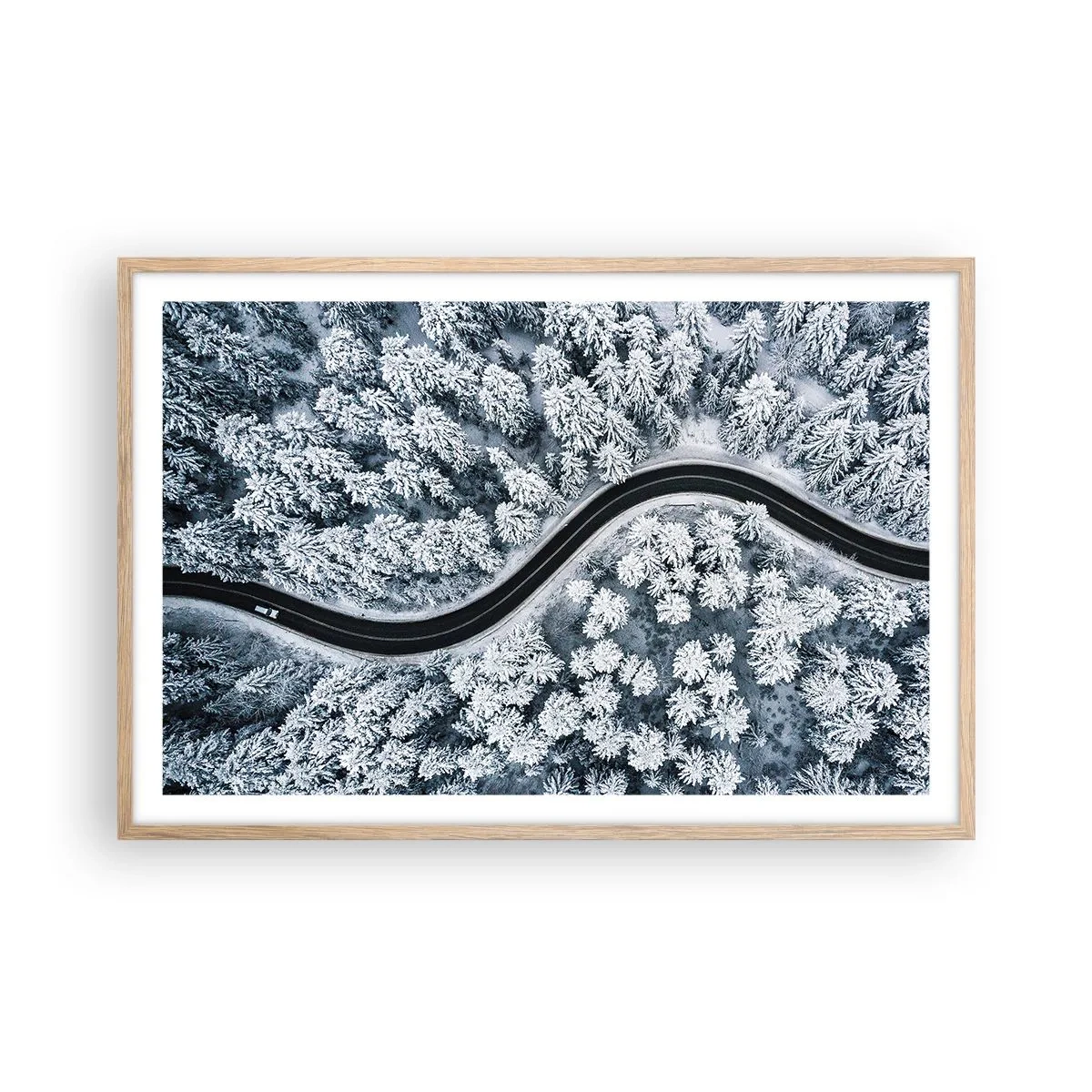 Poster in einem Rahmen aus heller Eiche - Durch den Winterwald - 91x61 cm