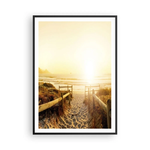 Poster in einem schwarzem Rahmen - Über die Düne, der Sonne entgegen - 70x100 cm