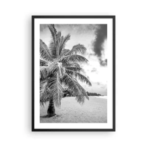 Poster in einem schwarzem Rahmen - Eine schwarz-weiße Palme an einem leeren Strand unter einem bewölkten Himmel. - 50x70cm - Wenn du dich nach Einsamkeit sehnst ... - Moderne Wanddekoration für Wohnzimmer und Schlafzimmer ARTTOR