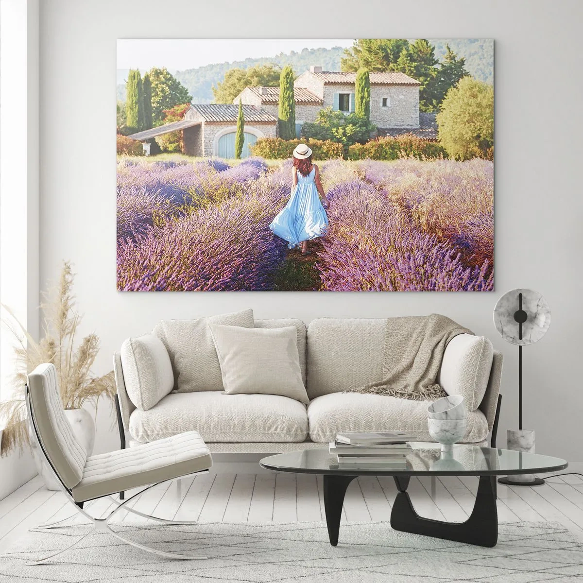 Glasbild - Bild auf glas - Eine Frau in einem Kleid geht durch ein Lavendelfeld - 120x80cm - Lavendel Mädchen - Moderne Wanddekoration für Wohnzimmer und Schlafzimmer ARTTOR