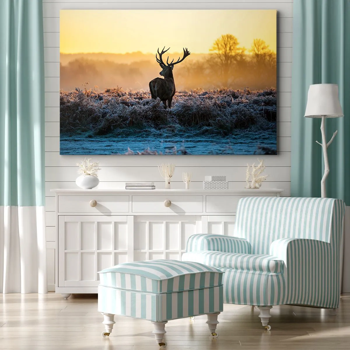Bild auf Leinwand - Leinwandbild - Ein Reh auf einer frostigen Lichtung bei Sonnenaufgang - 70x50cm - Gekrönt auf seinem Besitz - Moderne Wanddekoration für Wohnzimmer und Schlafzimmer ARTTOR