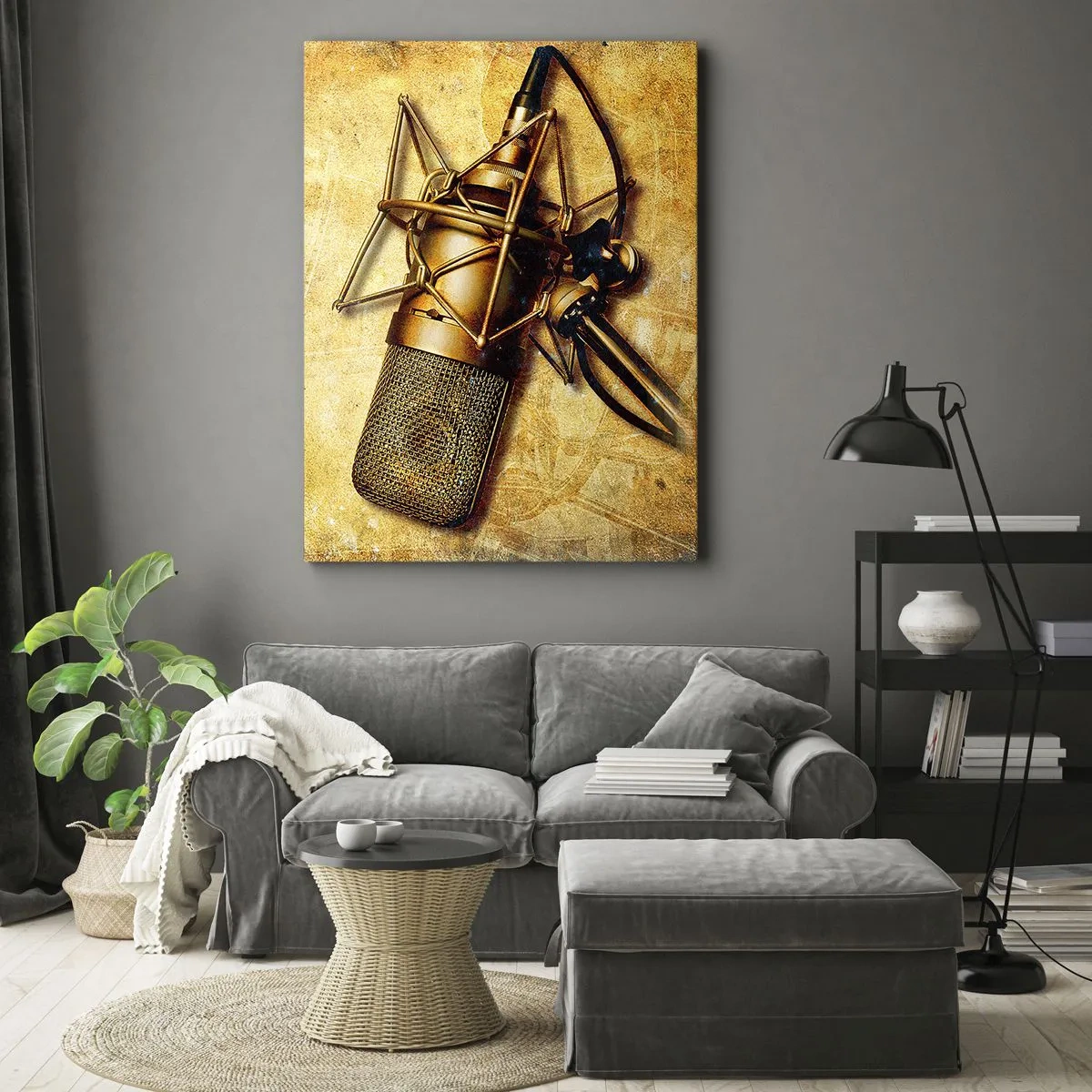 Bild auf Leinwand - Leinwandbild - Ein goldenes Studiomikrofon vor einem Vintage-Hintergrund in warmen Tönen. - 50x70cm - Die goldenen Jahre des Radios - Moderne Wanddekoration für Wohnzimmer und Schlafzimmer ARTTOR