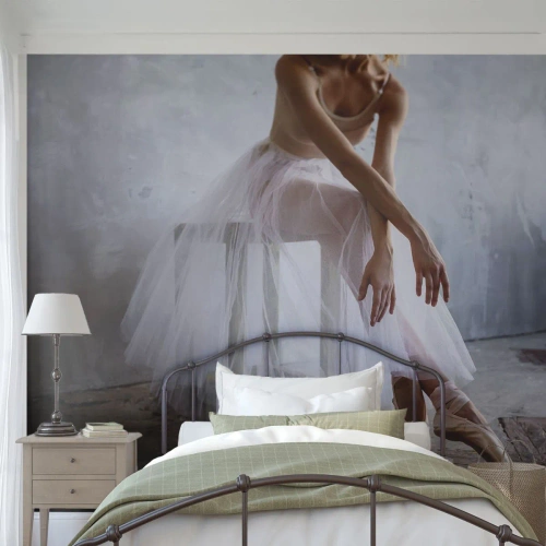 Selbstklebende Fototapete Deluxe Sticker - Bevor die Rampe leuchtet - Ballerina, Ballett, Tanzen - 500x350 cm