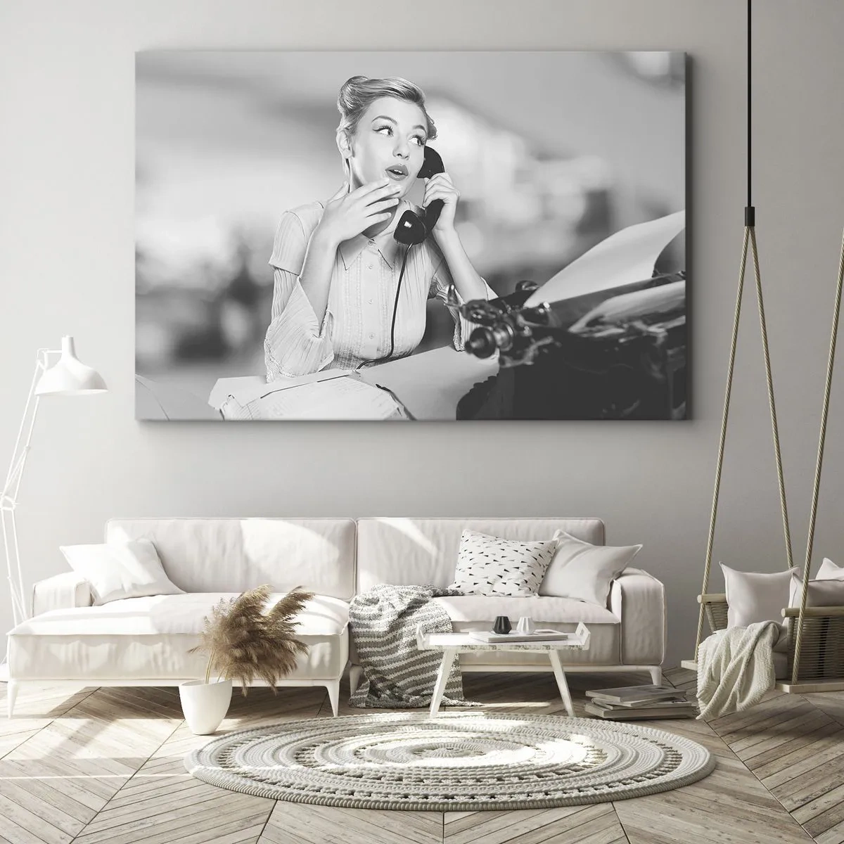 Bild auf Leinwand - Leinwandbild - Eine Frau telefoniert an einer Schreibmaschine - 70x50cm - Hallo, wir sind in den 1950er Jahren. - Moderne Wanddekoration für Wohnzimmer und Schlafzimmer ARTTOR