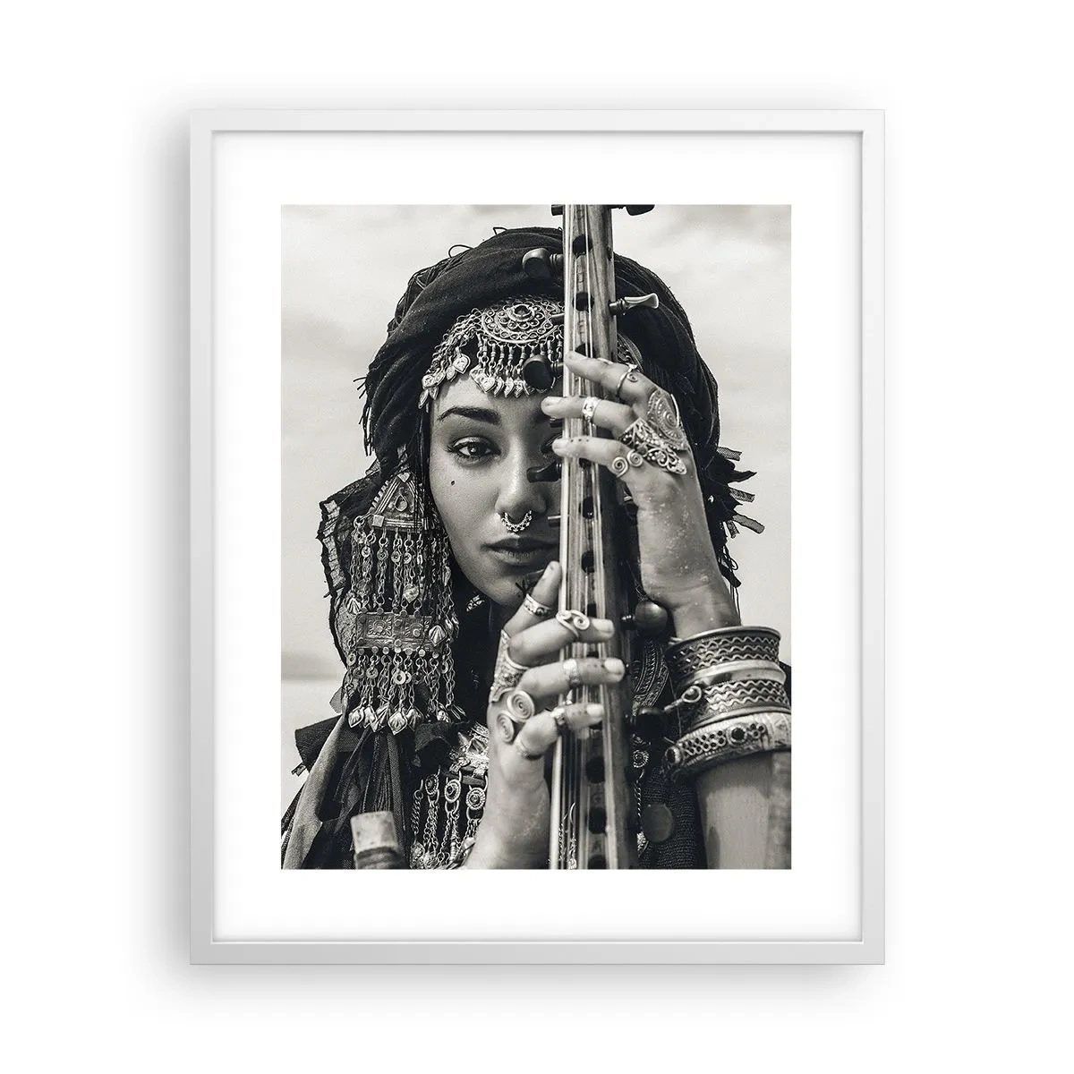 Poster in einem weißen Rahmen - Die Musik des Orients selbst - 40x50 cm