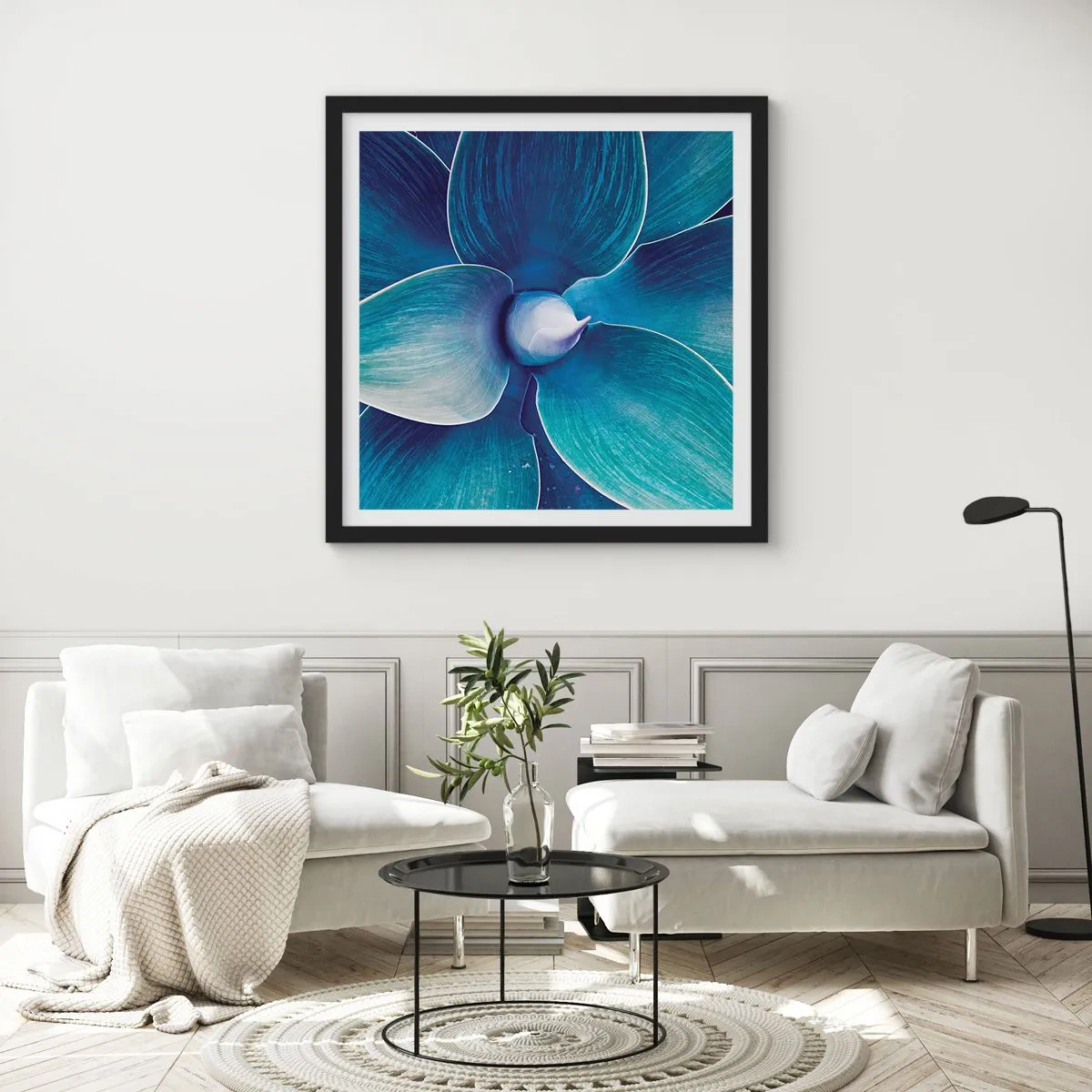 Poster in einem schwarzem Rahmen - Bläulich vom Himmel - 30x30 cm