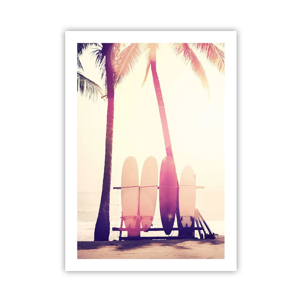 Poster - Surfbretter aufgereiht unter Palmen am Strand - 50x70cm - Es wird ein toller Tag - Moderne Wanddekoration für Wohnzimmer und Schlafzimmer ARTTOR