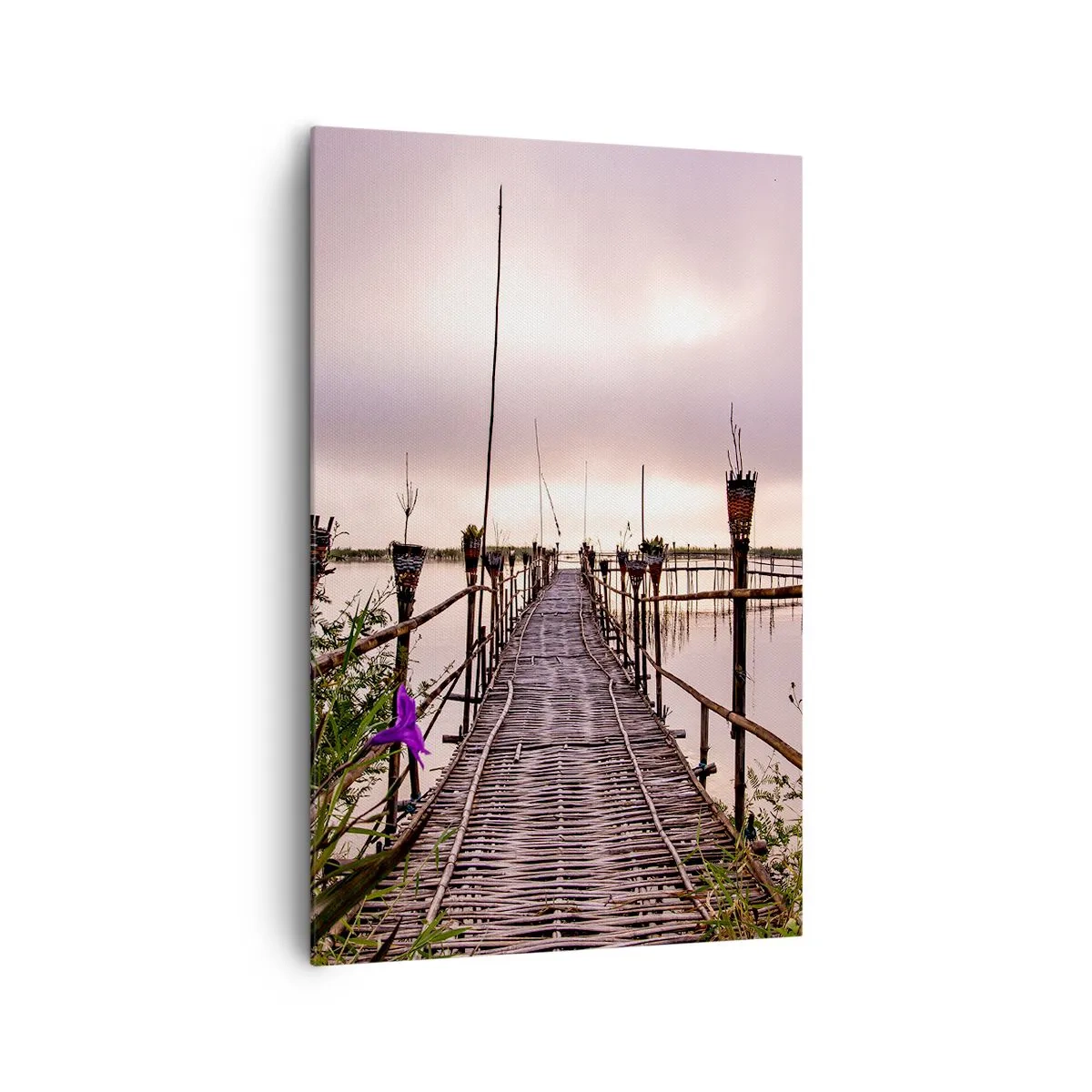 Bild auf Leinwand - Leinwandbild - Bambusbrücke über das Wasser im Morgengrauen - 80x120cm - Frieden und Ruhe Asiens - Moderne Wanddekoration für Wohnzimmer und Schlafzimmer ARTTOR