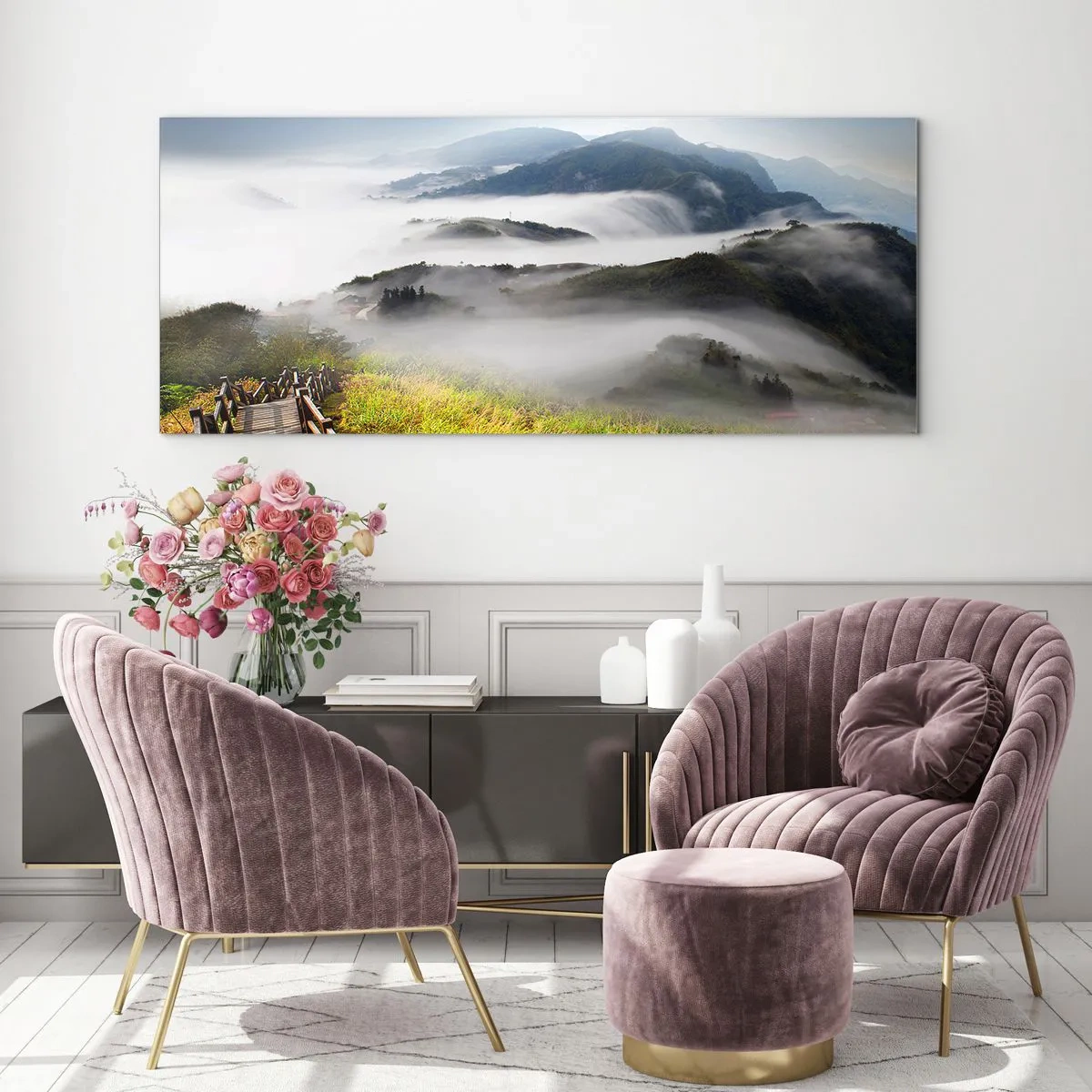 Glasbild - Bild auf glas - Ein Holzpfad zwischen den nebligen Bergen am Morgen - 140x50cm - Gewebt aus Lichtschein und Nebel - Moderne Wanddekoration für Wohnzimmer und Schlafzimmer ARTTOR