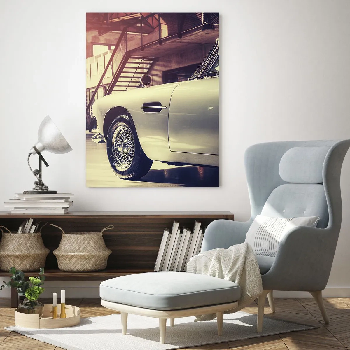 Glasbild - Bild auf glas - Ein Oldtimer im eleganten Garagen-Interieur - 50x70cm - Die Klassiker werden nicht alt - Moderne Wanddekoration für Wohnzimmer und Schlafzimmer ARTTOR