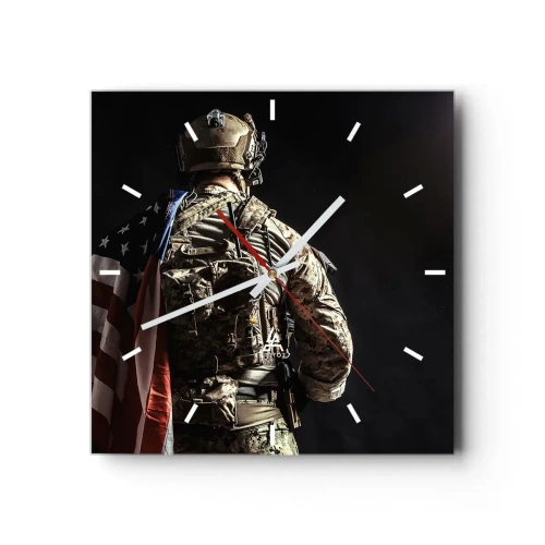 Wanduhr - Glasuhr - Ein Soldat in Uniform mit einer Flagge vor dunklem Hintergrund - 30x30cm - Darum - Moderne Wanddekoration für Wohnzimmer und Schlafzimmer ARTTOR