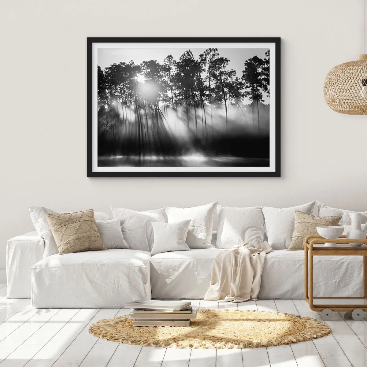 Poster in einem schwarzem Rahmen - Schwarz-weißer Wald im Morgennebel - 70x50cm - Unaufhaltsame Sonne - Moderne Wanddekoration für Wohnzimmer und Schlafzimmer ARTTOR