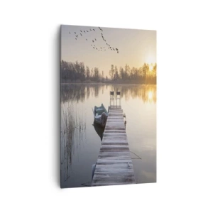 Bild auf Leinwand - Leinwandbild - Ein Pier am Seeufer am Morgen mit einem Boot und Stühlen - 80x120cm - Ich komme nach einiger Zeit zurück - Moderne Wanddekoration für Wohnzimmer und Schlafzimmer ARTTOR