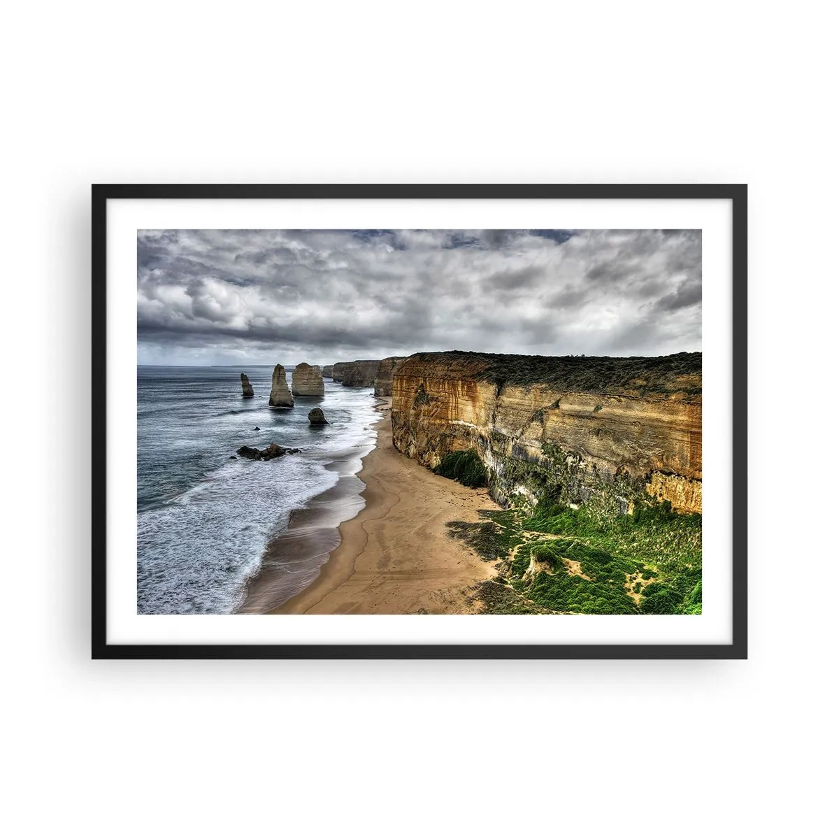 Poster in einem schwarzem Rahmen - Steilküste mit Strand und Felsformationen - 70x50cm - Rohe Schönheit - Moderne Wanddekoration für Wohnzimmer und Schlafzimmer ARTTOR