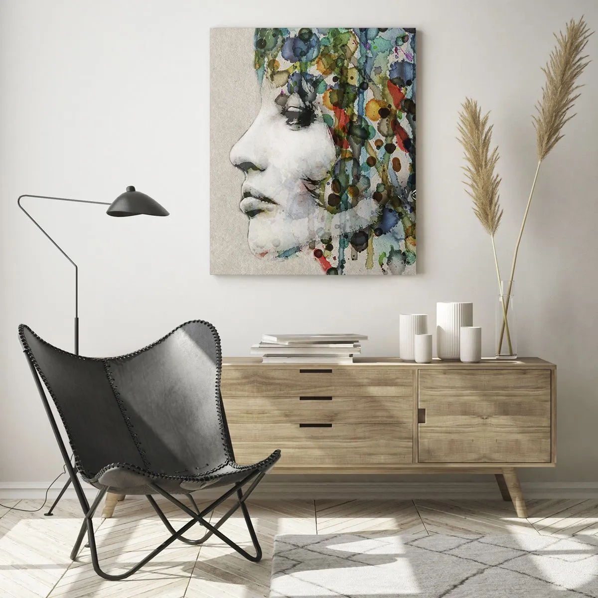 Glasbild - Bild auf glas - Profil einer Frau in Aquarellfarben mit abstraktem Hintergrund - 80x120cm - Sie tauchte aus dem Grau auf - Moderne Wanddekoration für Wohnzimmer und Schlafzimmer ARTTOR