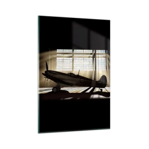 Glasbild - Bild auf glas - Ein historisches Flugzeug in einem Hangar, beleuchtet vom Sonnenlicht - 80x120cm - Die Ruhe eines Kriegers - Moderne Wanddekoration für Wohnzimmer und Schlafzimmer ARTTOR