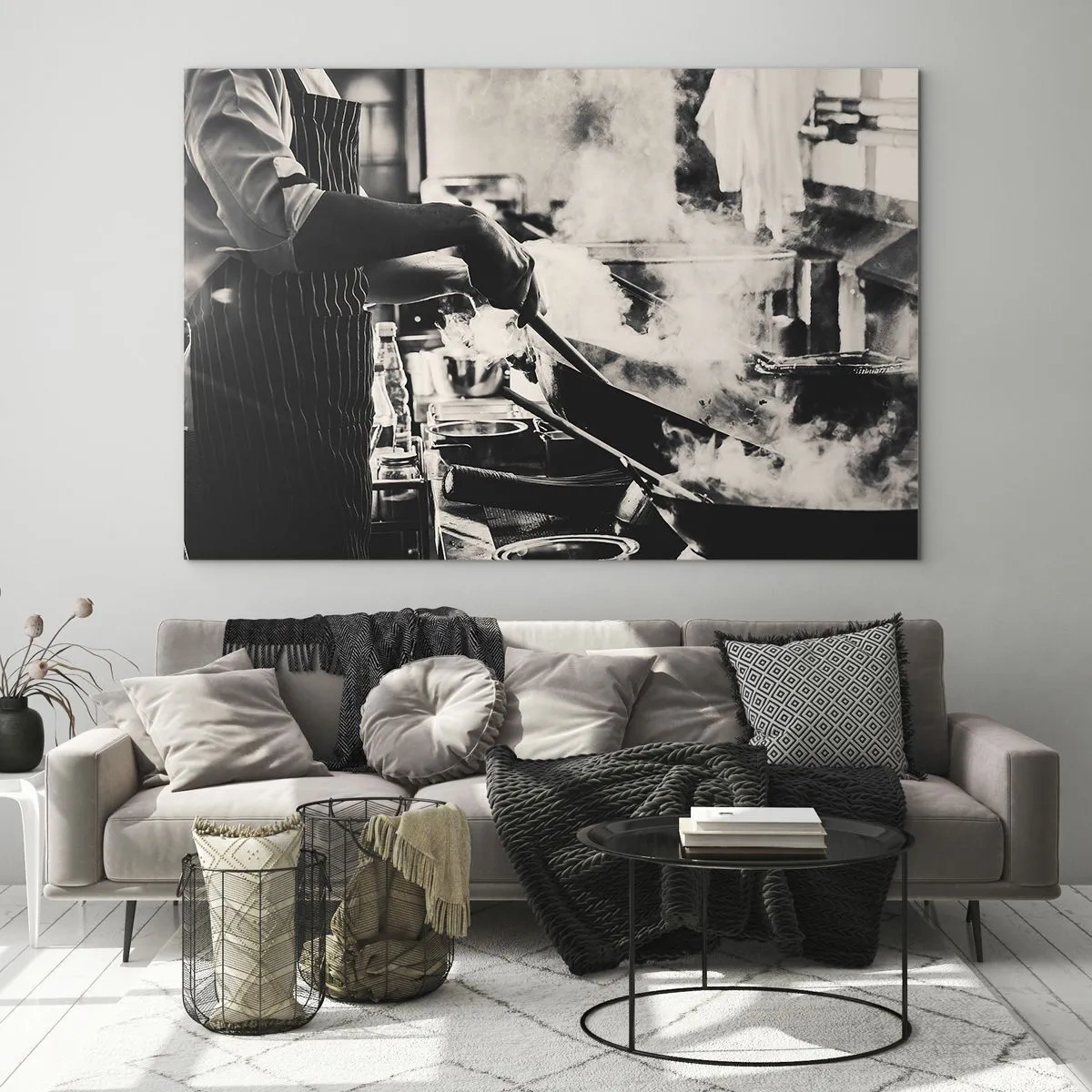 Glasbild - Bild auf glas - Ein Koch in Aktion mit einer Bratpfanne in einer dampfenden Küche - 120x80cm - Alchemie der Aromen - Moderne Wanddekoration für Wohnzimmer und Schlafzimmer ARTTOR