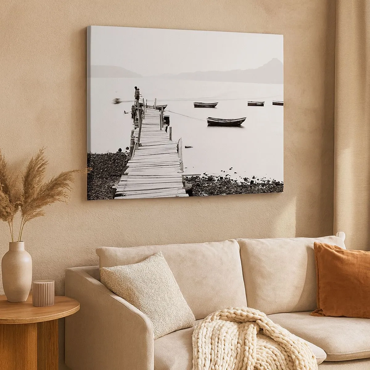 Bild auf Leinwand - Leinwandbild - Holzsteg und Boote auf ruhigem Wasser - 70x50cm - Ruhig und sauber über dem Wasser - Moderne Wanddekoration für Wohnzimmer und Schlafzimmer ARTTOR