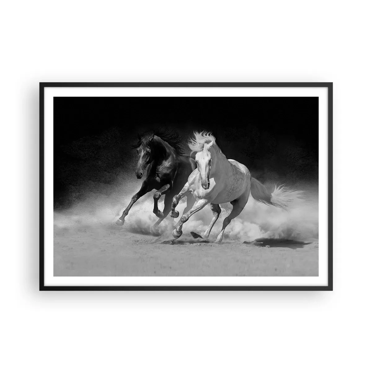 Poster in einem schwarzem Rahmen - Laufende Pferde in Schwarz und Weiß - 100x70cm - Galopp der Freiheit - Moderne Wanddekoration für Wohnzimmer und Schlafzimmer ARTTOR