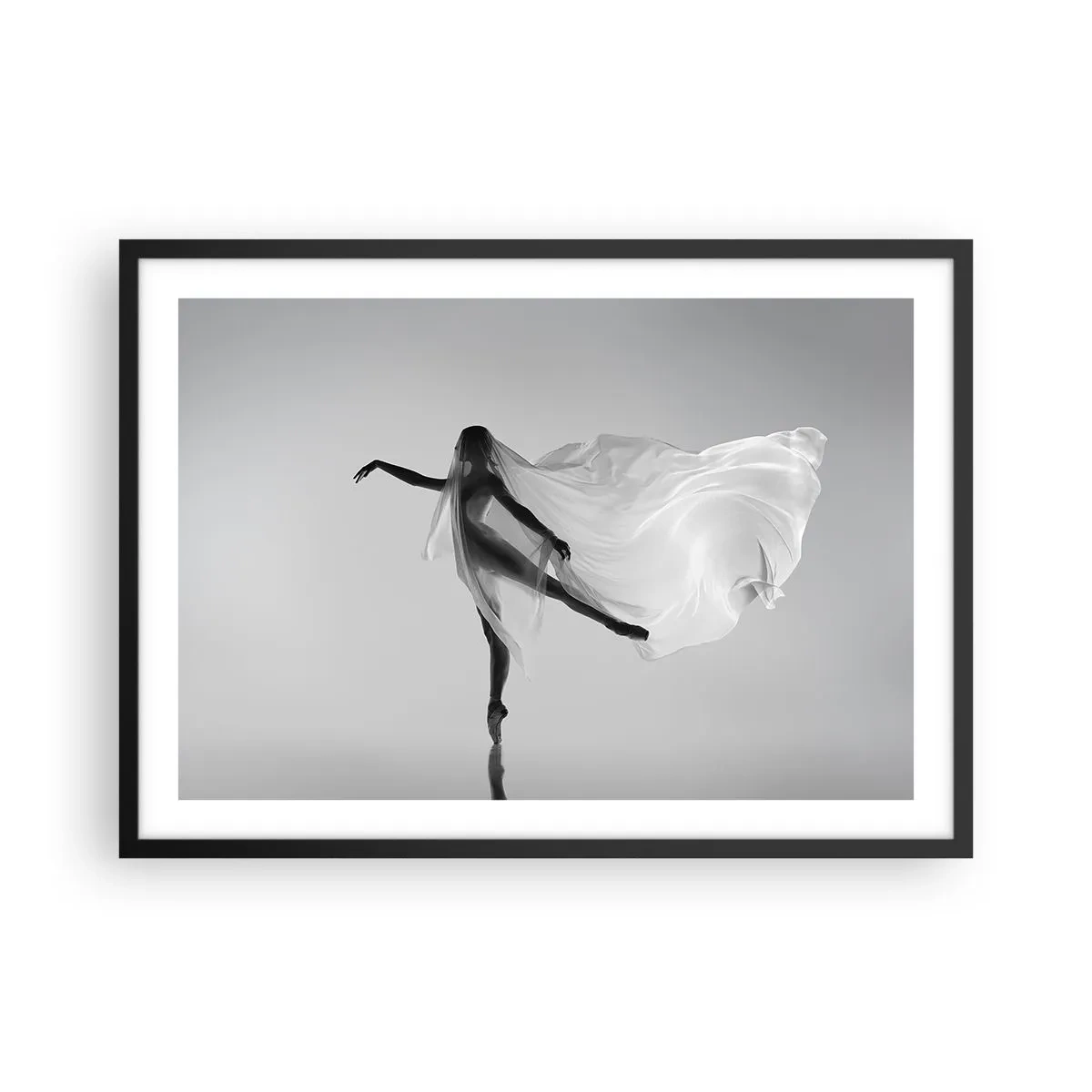 Poster in einem schwarzem Rahmen - Eine Tänzerin in ätherischer Pose mit fließendem Stoff - 70x50cm - Leichtigkeit und Anmut - Moderne Wanddekoration für Wohnzimmer und Schlafzimmer ARTTOR