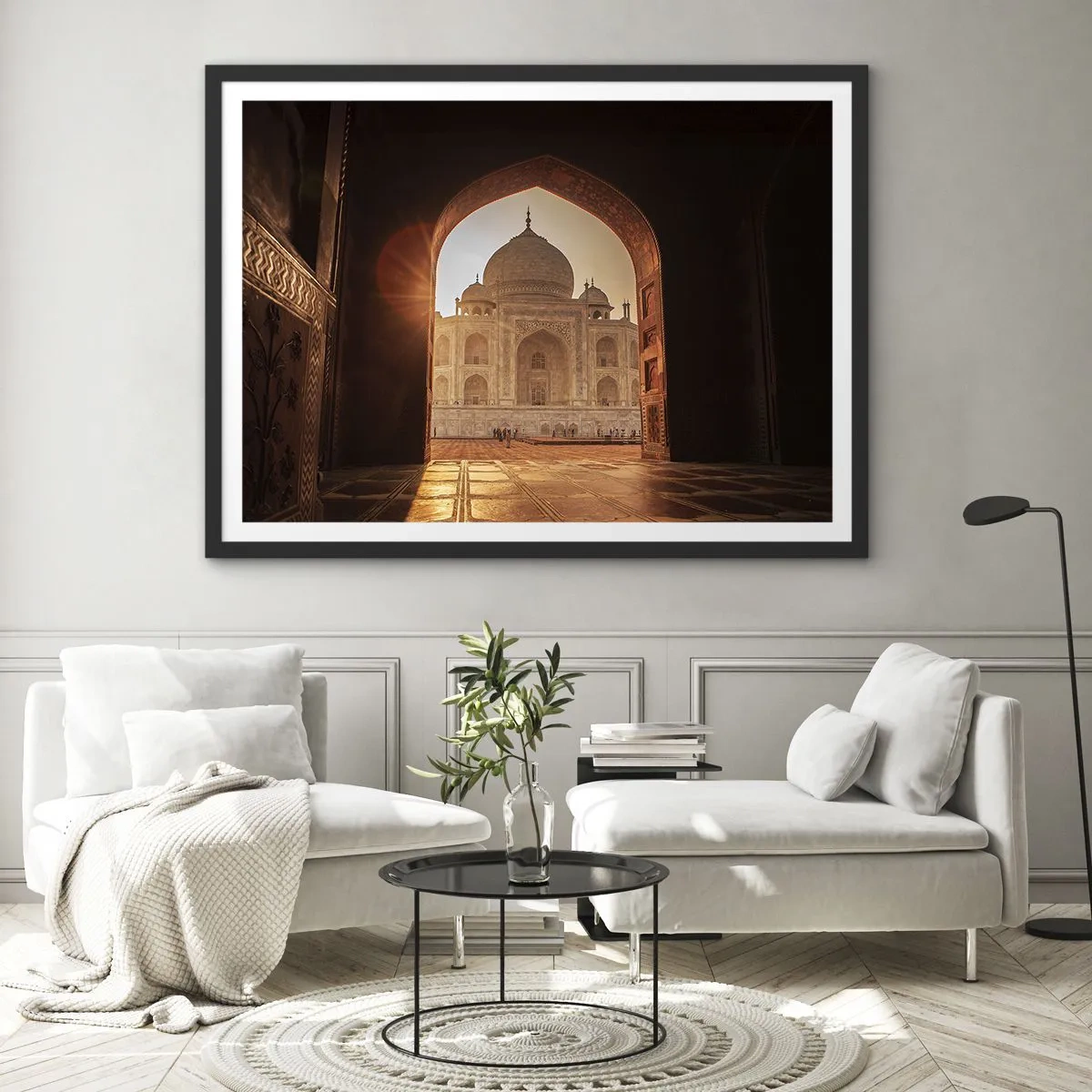 Poster in einem schwarzem Rahmen - Taj Mahal im Sonnenlicht vom Torbogen aus gesehen - 70x50cm - Denkmal der überirdischen Liebe - Moderne Wanddekoration für Wohnzimmer und Schlafzimmer ARTTOR