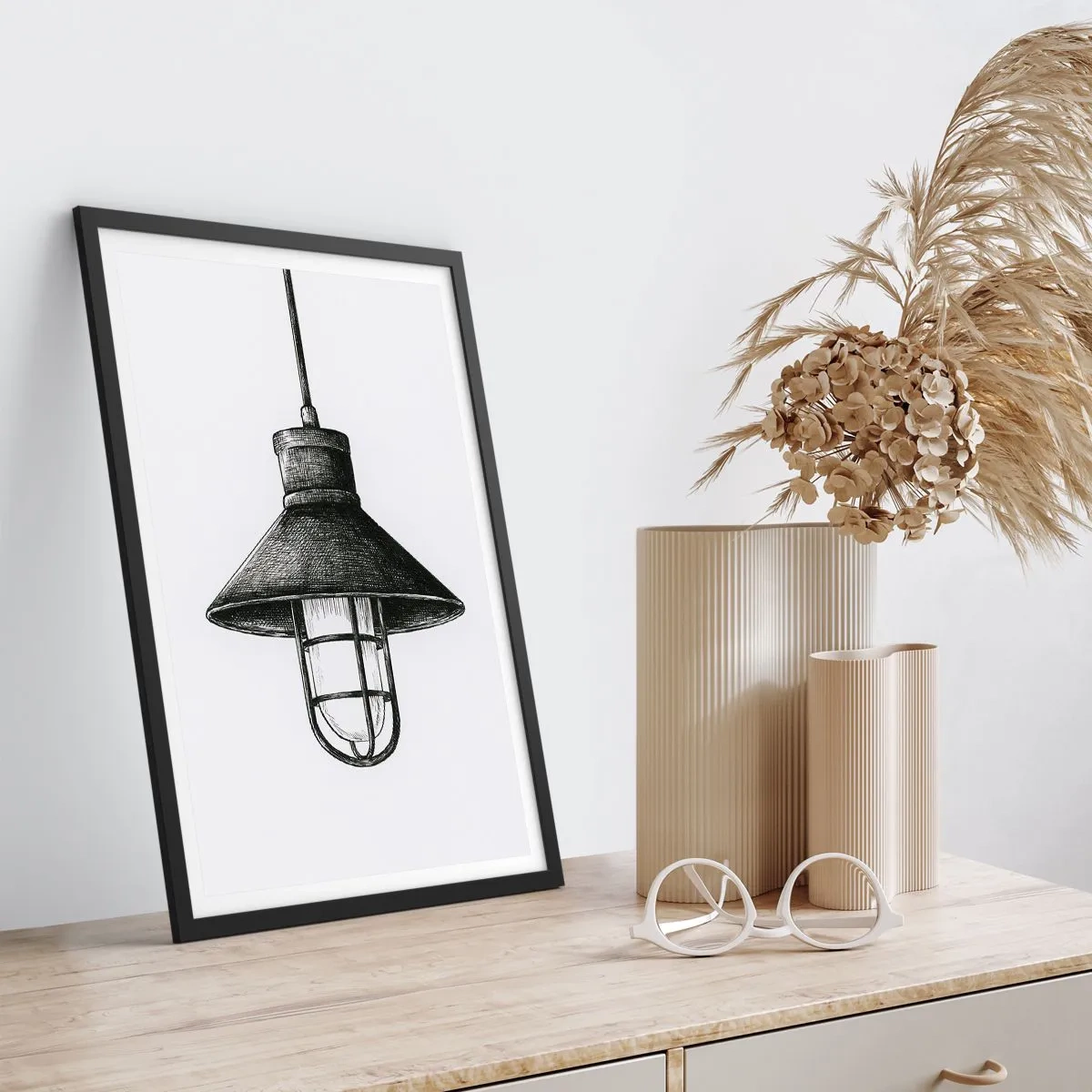 Poster in einem schwarzem Rahmen - Skizze einer industriellen Hängelampe - 50x70cm - Wie vor Jahren… - Moderne Wanddekoration für Wohnzimmer und Schlafzimmer ARTTOR