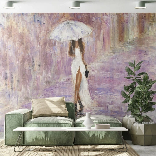 Selbstklebende Fototapete Deluxe Sticker - Im lila Regen - Frau, Mode, Im Regen spazieren gehen - 350x256 cm