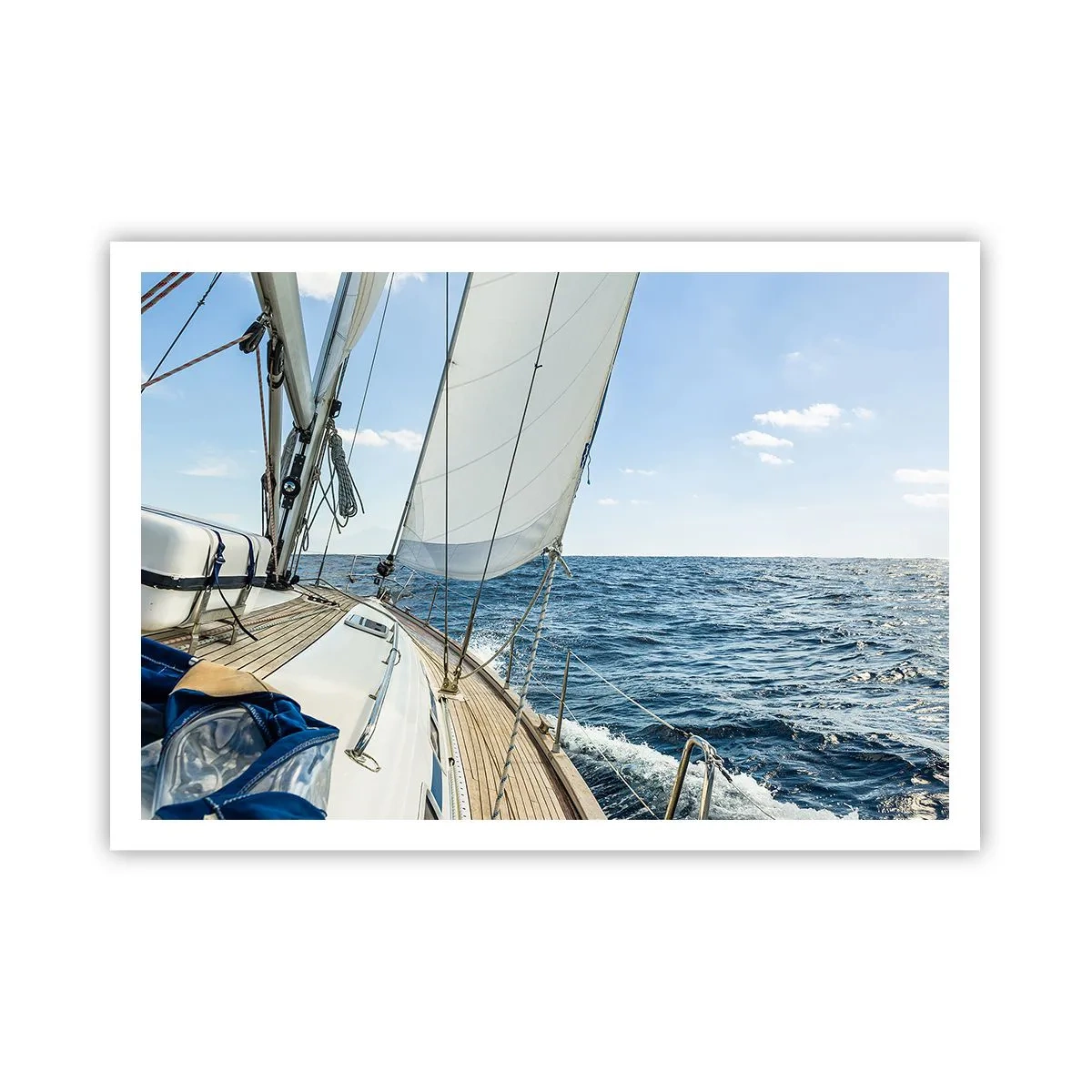 Poster - Ein Segelboot auf ruhiger See unter blauem Himmel - 100x70cm - Ahoi, Abenteuer - Moderne Wanddekoration für Wohnzimmer und Schlafzimmer ARTTOR